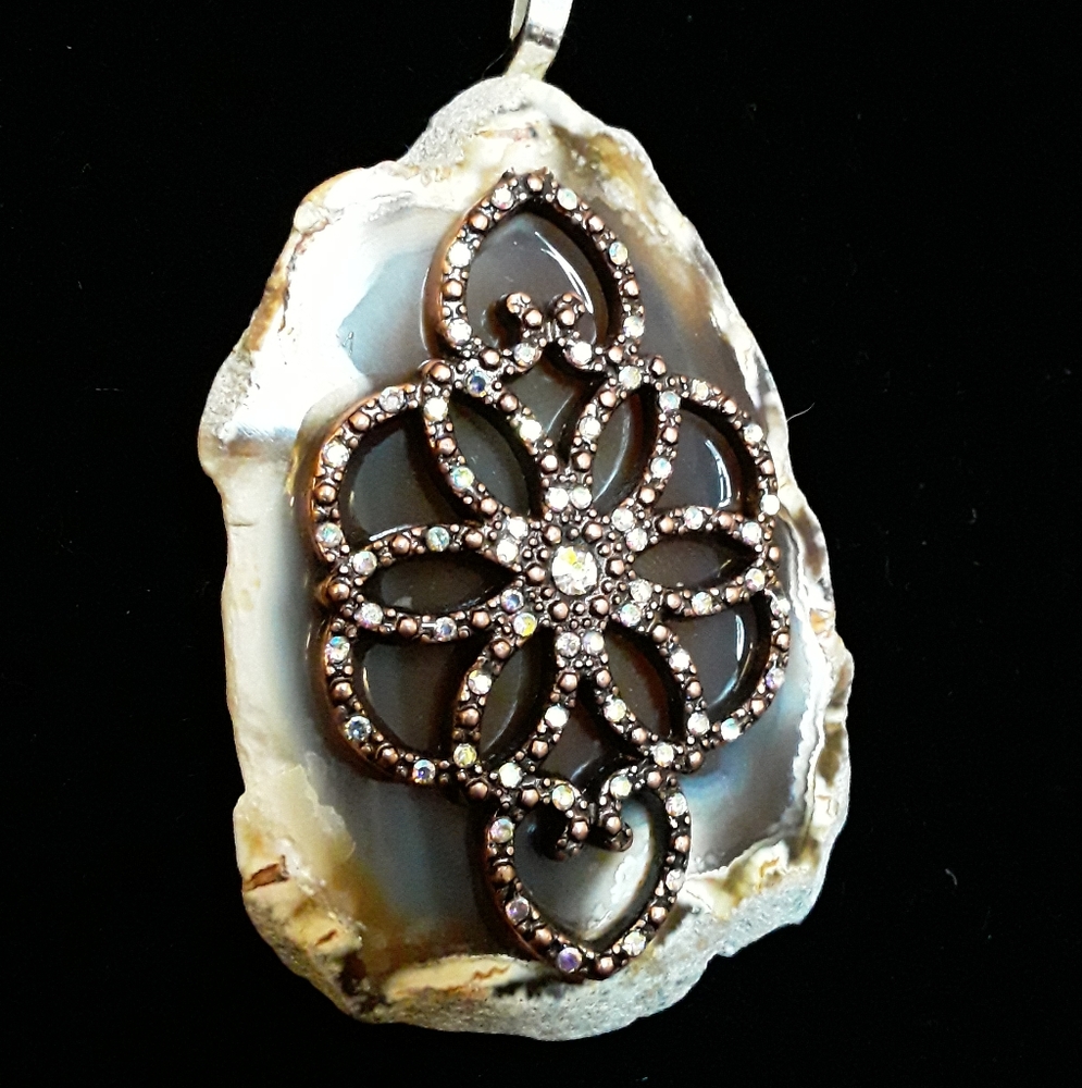 Handmade Agate Swirls Necklace